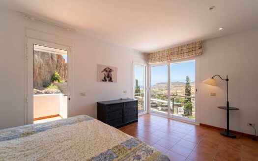 Exclusiva villa en Avenida Lechugal, Tauro