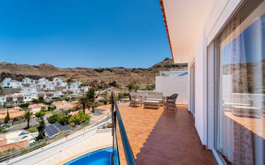 Exclusiva villa en Avenida Lechugal, Tauro