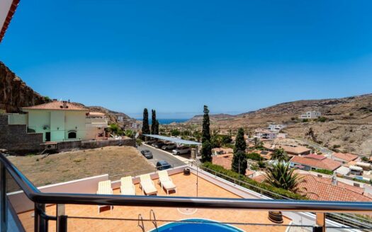 Exclusiva villa en Avenida Lechugal, Tauro