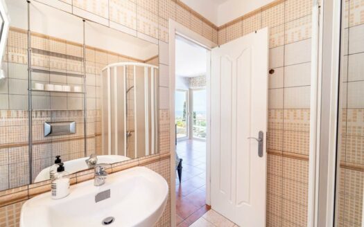 Exclusiva villa en Avenida Lechugal, Tauro