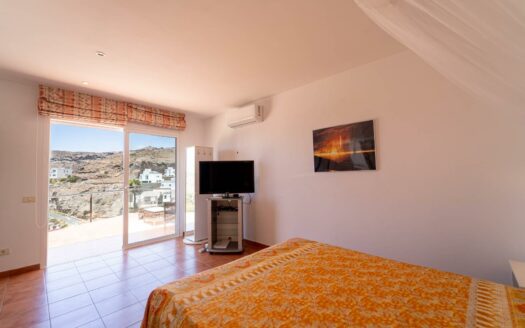 Exclusiva villa en Avenida Lechugal, Tauro