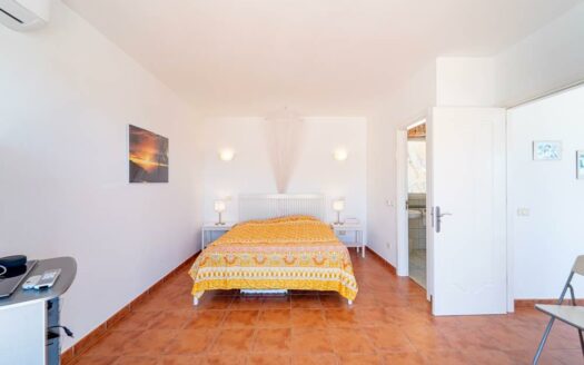 Exclusiva villa en Avenida Lechugal, Tauro