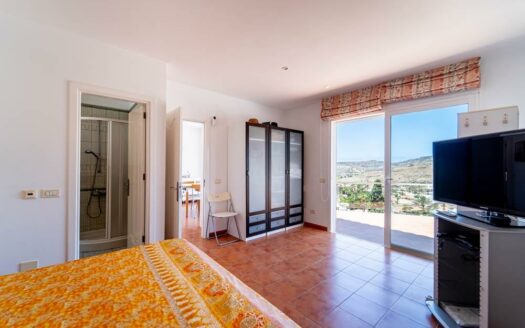 Exclusiva villa en Avenida Lechugal, Tauro