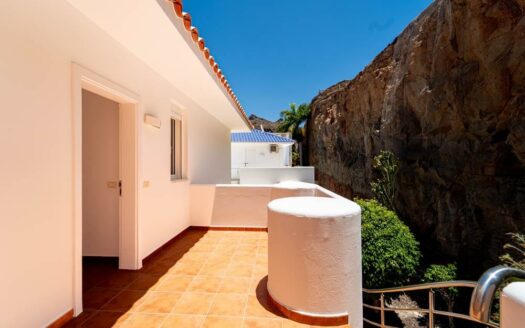 Exclusiva villa en Avenida Lechugal, Tauro