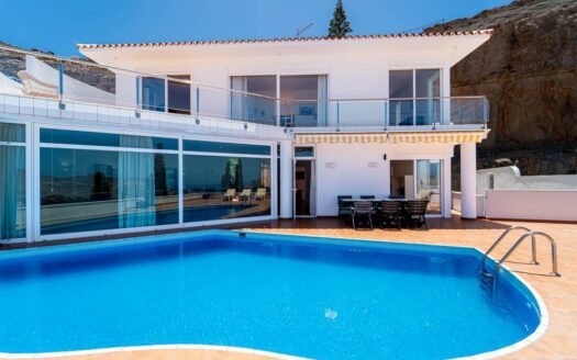 Exclusiva villa en Avenida Lechugal, Tauro