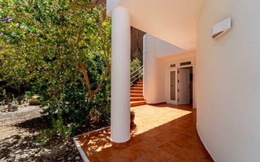 Exclusiva villa en Avenida Lechugal, Tauro