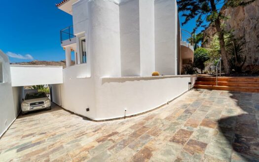 Exclusiva villa en Avenida Lechugal, Tauro