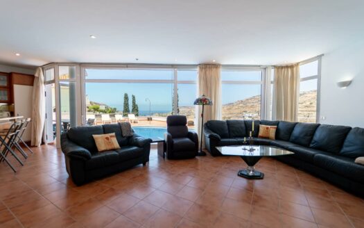 Exclusiva villa en Avenida Lechugal, Tauro