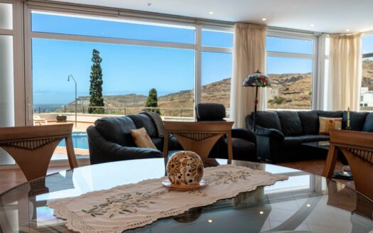 Exclusiva villa en Avenida Lechugal, Tauro