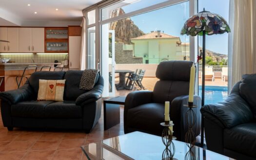 Exclusiva villa en Avenida Lechugal, Tauro