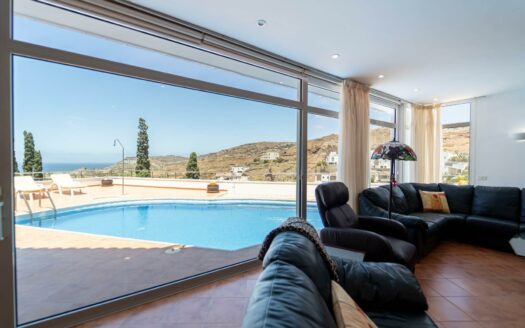 Exclusiva villa en Avenida Lechugal, Tauro