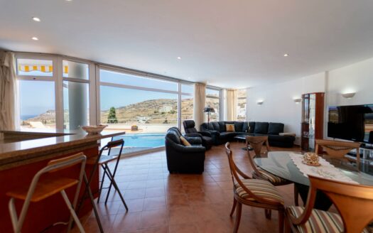 Exclusiva villa en Avenida Lechugal, Tauro
