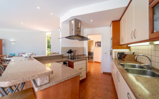 Exclusiva villa en Avenida Lechugal, Tauro