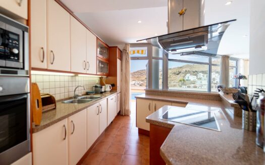 Exclusiva villa en Avenida Lechugal, Tauro