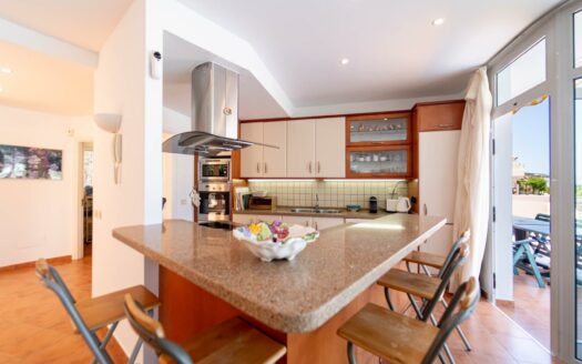 Exclusiva villa en Avenida Lechugal, Tauro