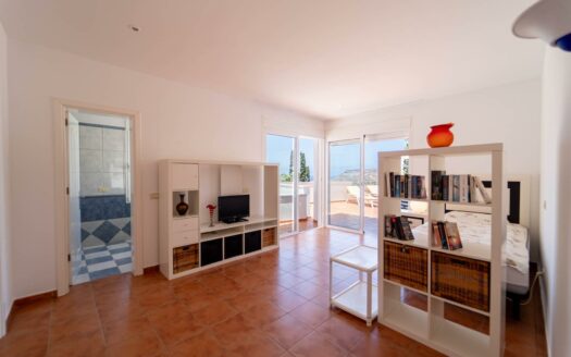 Exclusiva villa en Avenida Lechugal, Tauro