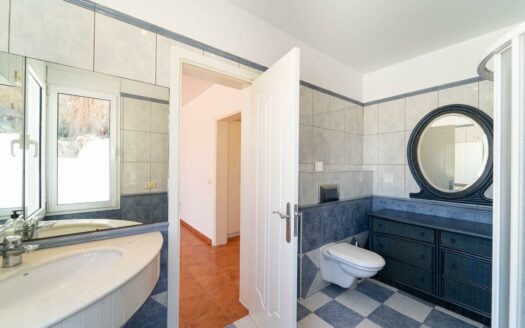 Exclusiva villa en Avenida Lechugal, Tauro