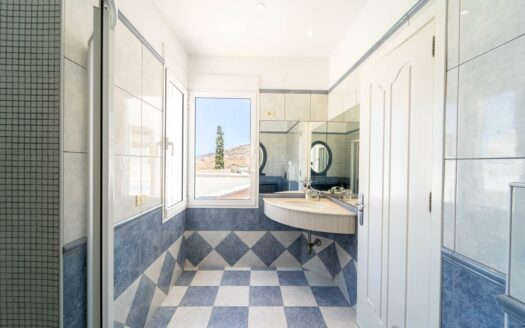 Exclusiva villa en Avenida Lechugal, Tauro