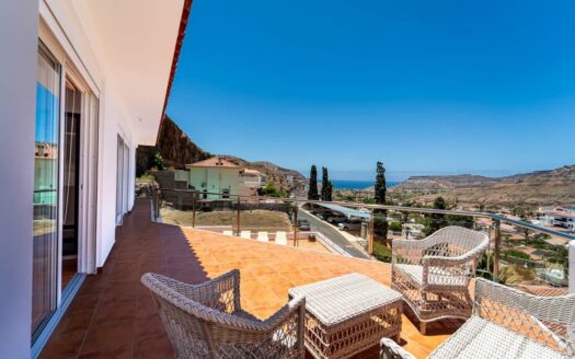 Exclusiva villa en Avenida Lechugal, Tauro