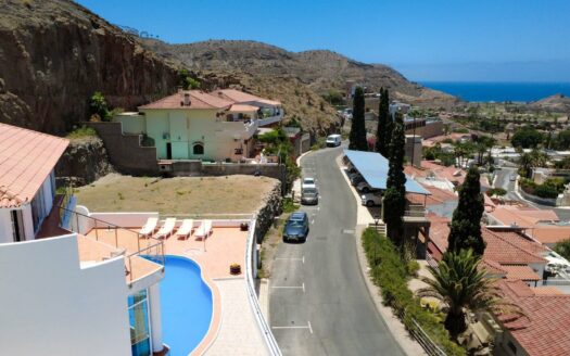 Exclusiva villa en Avenida Lechugal, Tauro