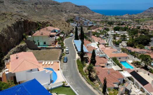 Exclusiva villa en Avenida Lechugal, Tauro