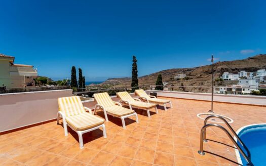 Exclusiva villa en Avenida Lechugal, Tauro
