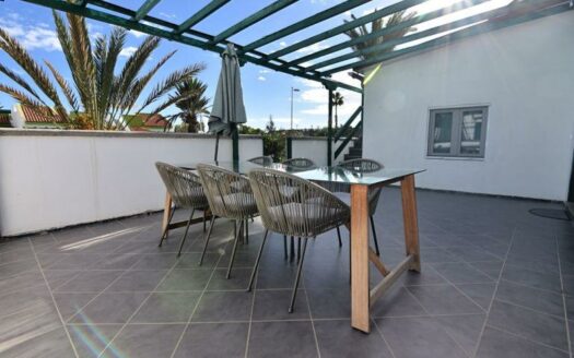 Impresionante Casa de Tres Apartamentos en Playa del Inglés