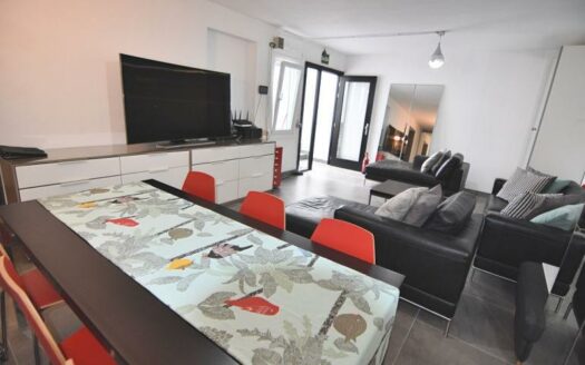 Impresionante Casa de Tres Apartamentos en Playa del Inglés