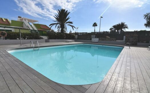 Impresionante Casa de Tres Apartamentos en Playa del Inglés