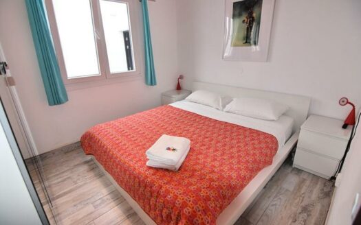 Impresionante Casa de Tres Apartamentos en Playa del Inglés