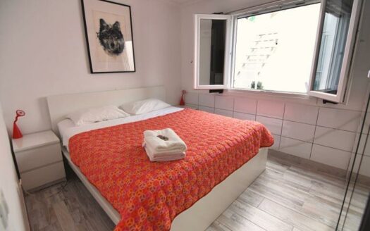 Impresionante Casa de Tres Apartamentos en Playa del Inglés