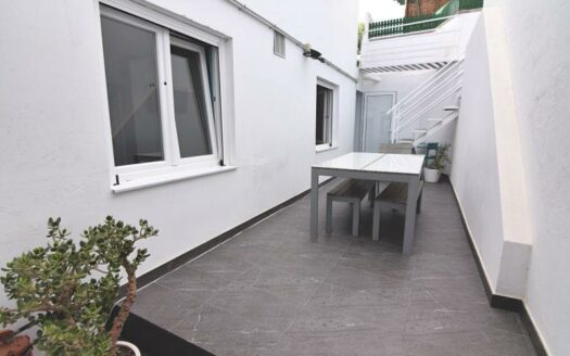 Impresionante Casa de Tres Apartamentos en Playa del Inglés