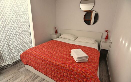 Impresionante Casa de Tres Apartamentos en Playa del Inglés