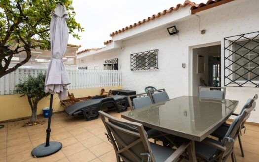Cozy Bungalow in a Prime Playa del Inglés Location