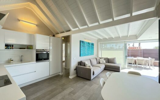 Spektakulärer Bungalow mit privater Terrasse und Gemeinschaftspool