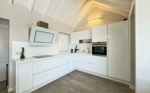 Spektakulärer Bungalow mit privater Terrasse und Gemeinschaftspool