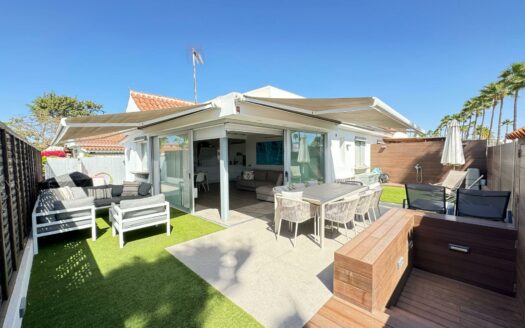 Spektakulärer Bungalow mit privater Terrasse und Gemeinschaftspool