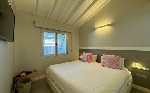 Spektakulärer Bungalow mit privater Terrasse und Gemeinschaftspool