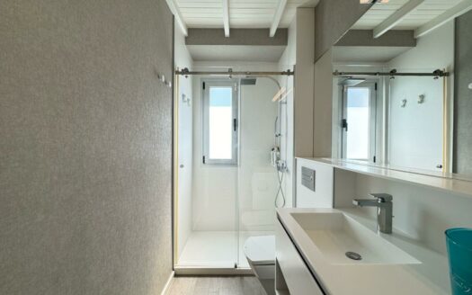 Spektakulärer Bungalow mit privater Terrasse und Gemeinschaftspool