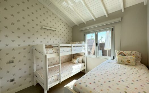 Spektakulärer Bungalow mit privater Terrasse und Gemeinschaftspool