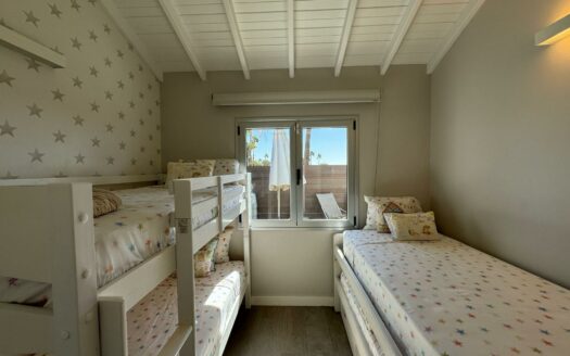 Spektakulärer Bungalow mit privater Terrasse und Gemeinschaftspool