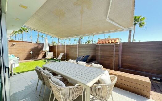 Spektakulärer Bungalow mit privater Terrasse und Gemeinschaftspool
