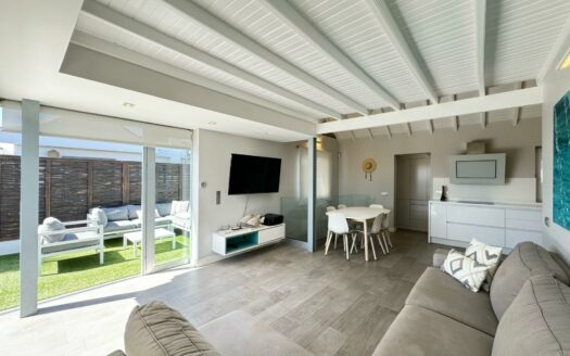 Spektakulärer Bungalow mit privater Terrasse und Gemeinschaftspool