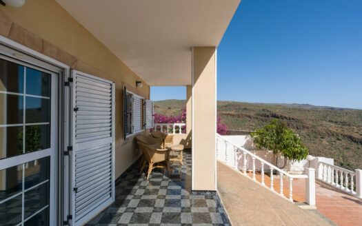 Detached chalet with pool and sea views in Montaña la Data