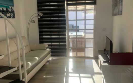 Dúplex reformado con piscina comunitaria