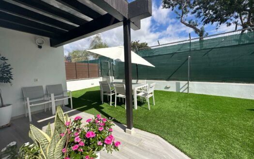 Bungalow con terraza privada y piscina comunitaria