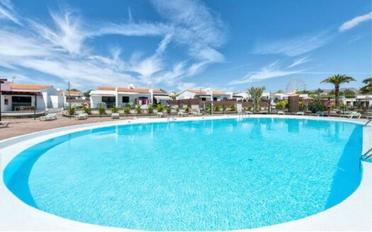 Bungalow con terraza privada y piscina comunitaria