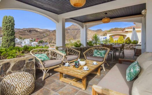 PRECIOSA VILLA REFORMADA EN TAURO CON PISCINA PRIVADA CLIMATIZADA, AMPLIA ZONA EXTERIOR Y FANTÁSTICAS VISTAS AL MAR. GARAJE.