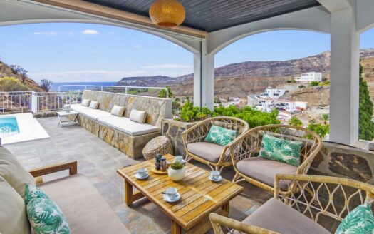 PRECIOSA VILLA REFORMADA EN TAURO CON PISCINA PRIVADA CLIMATIZADA, AMPLIA ZONA EXTERIOR Y FANTÁSTICAS VISTAS AL MAR. GARAJE.
