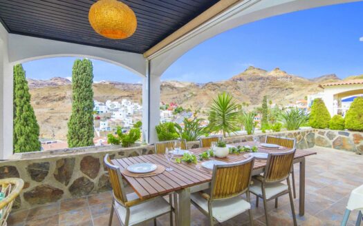PRECIOSA VILLA REFORMADA EN TAURO CON PISCINA PRIVADA CLIMATIZADA, AMPLIA ZONA EXTERIOR Y FANTÁSTICAS VISTAS AL MAR. GARAJE.